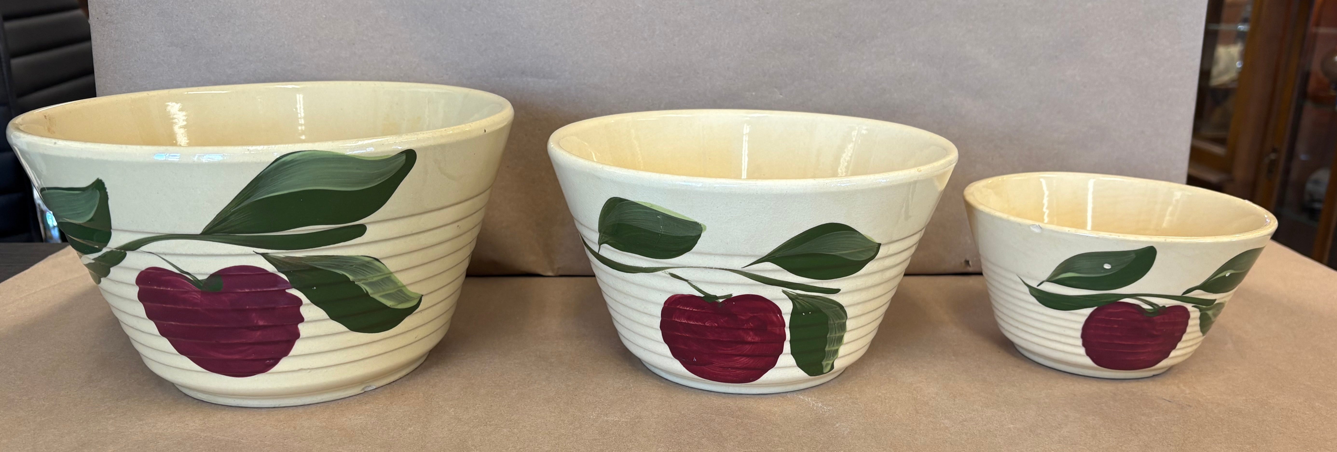 Set of three Watt Ware rippled apple nesting bowls