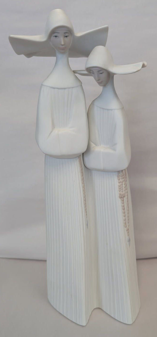 LLardro retired 2 nuns figurine