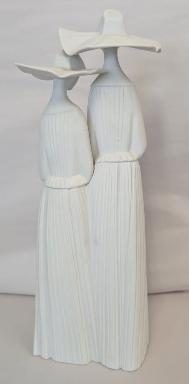 LLardro retired 2 nuns figurine