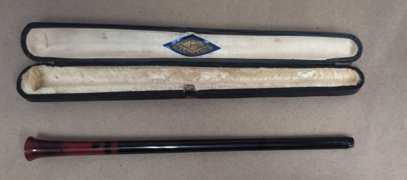 1930s vintage Redmanol Cigarette Holder