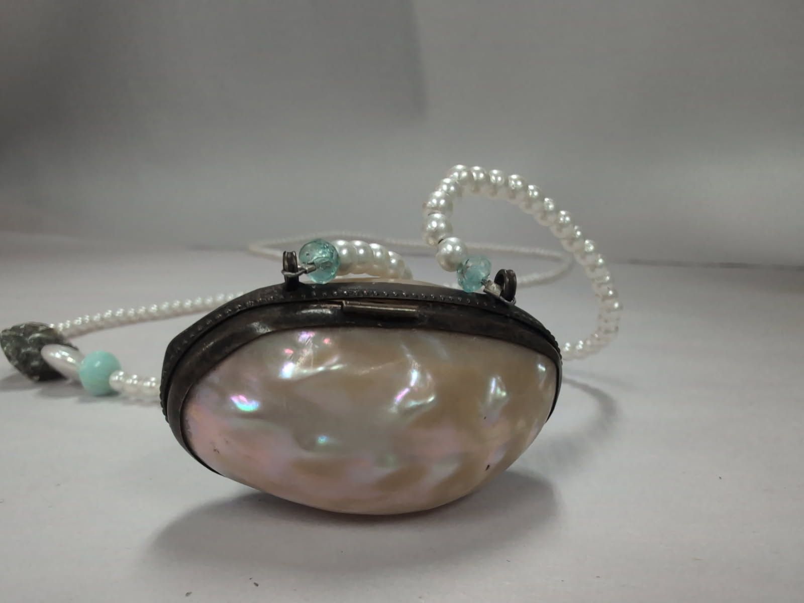 MOP shell box necklace