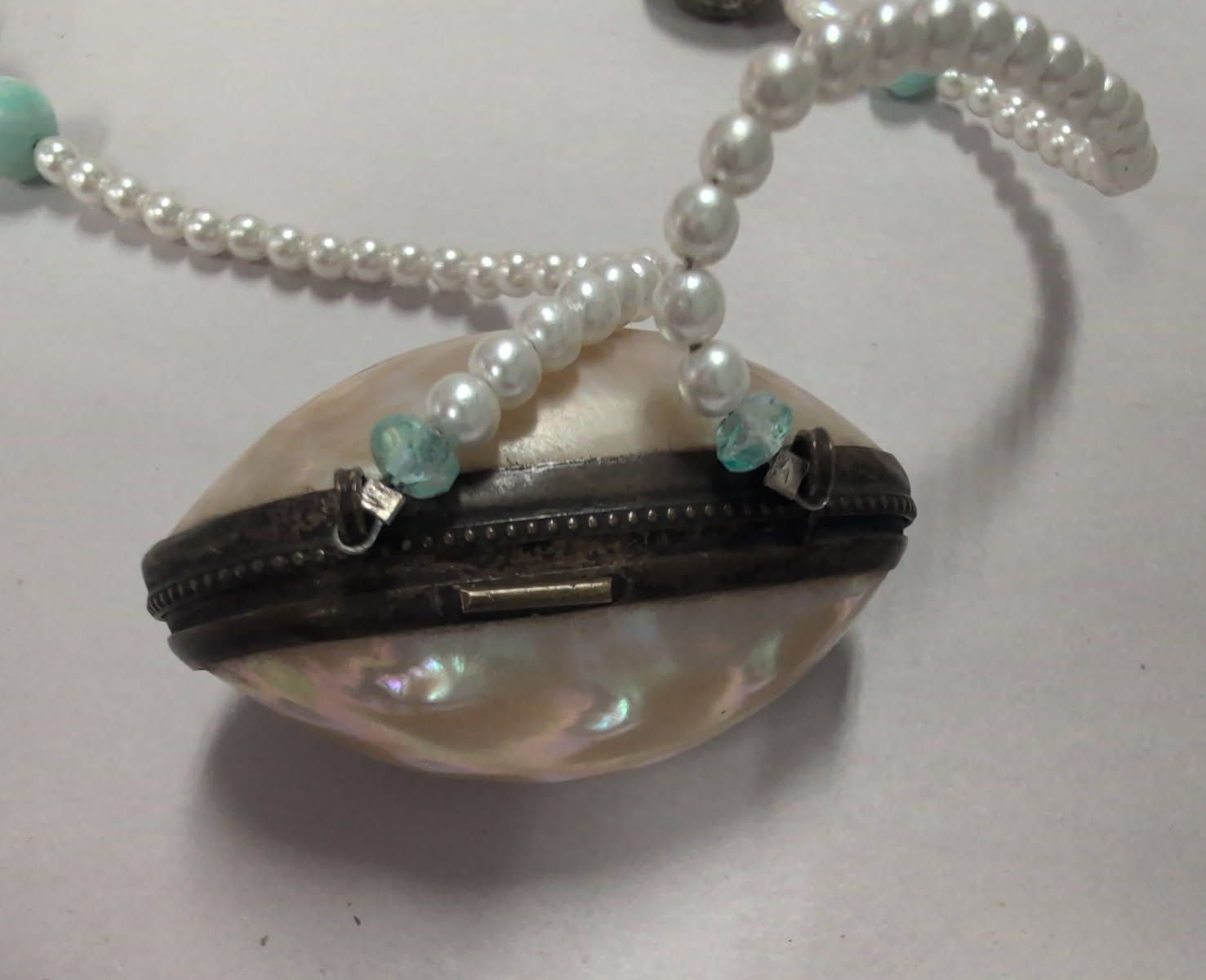 MOP shell box necklace