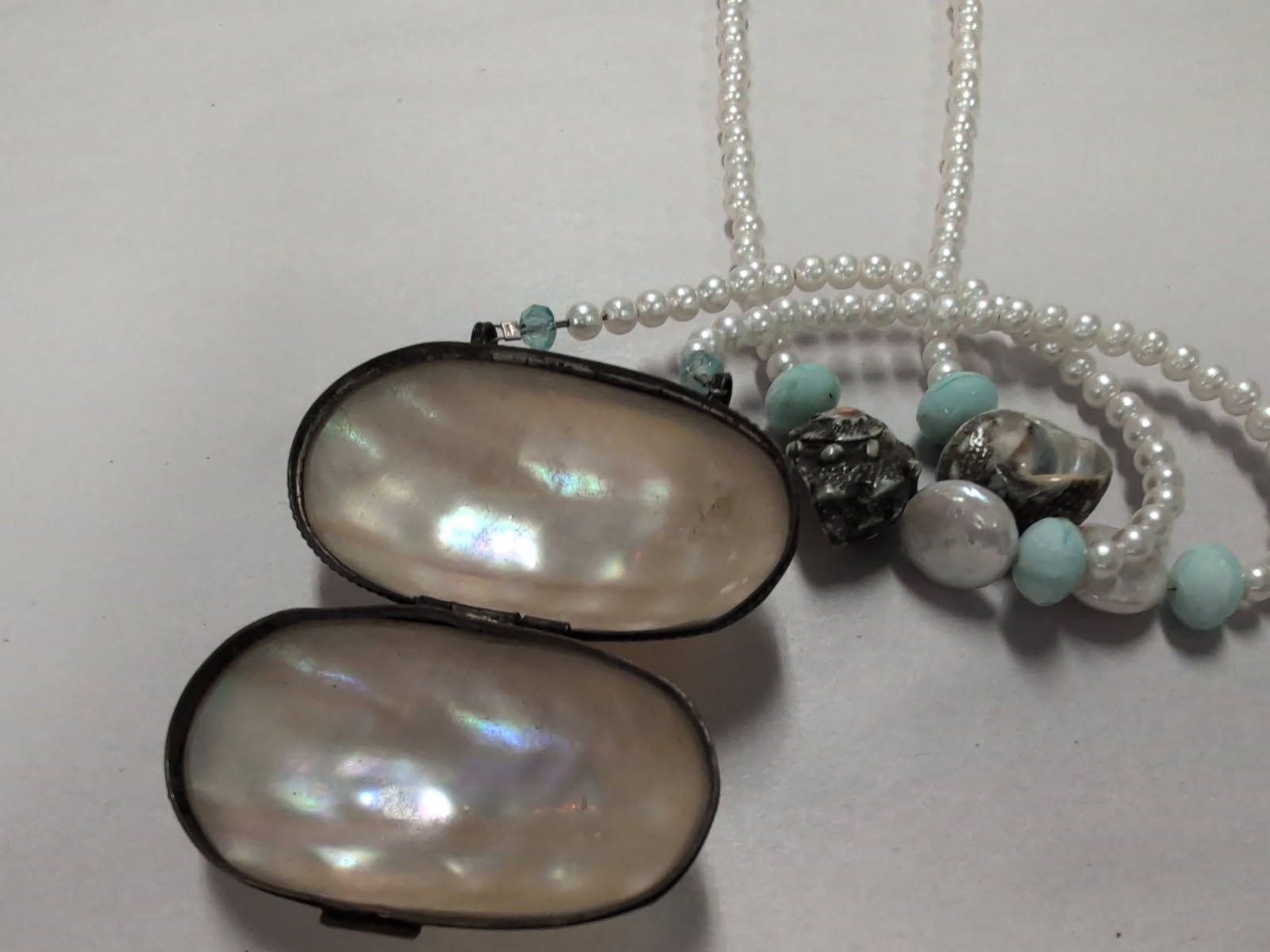 MOP shell box necklace