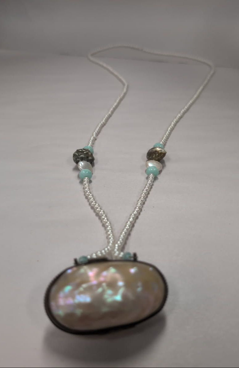 MOP shell box necklace