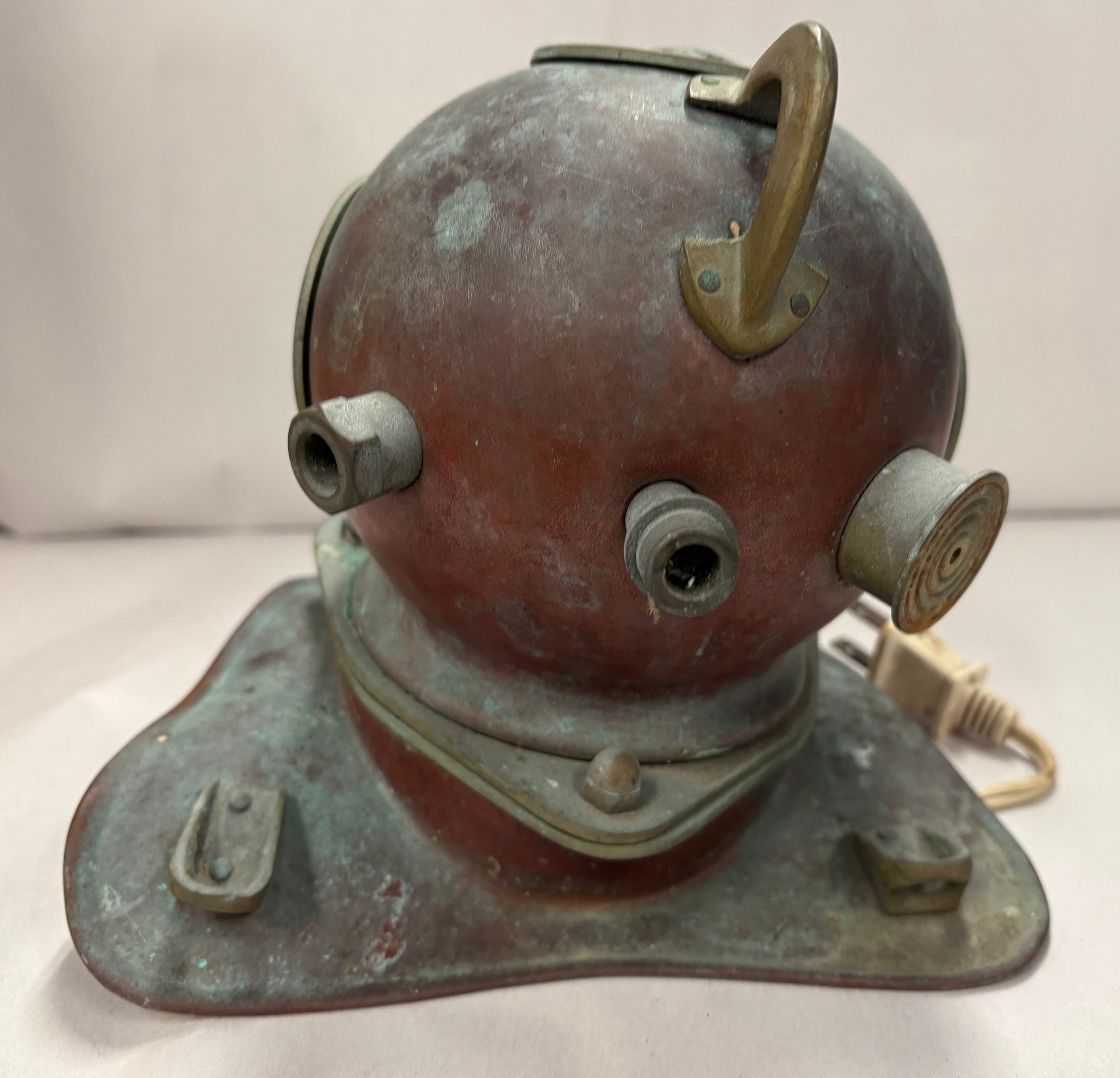 Mini diver's helmet lamp