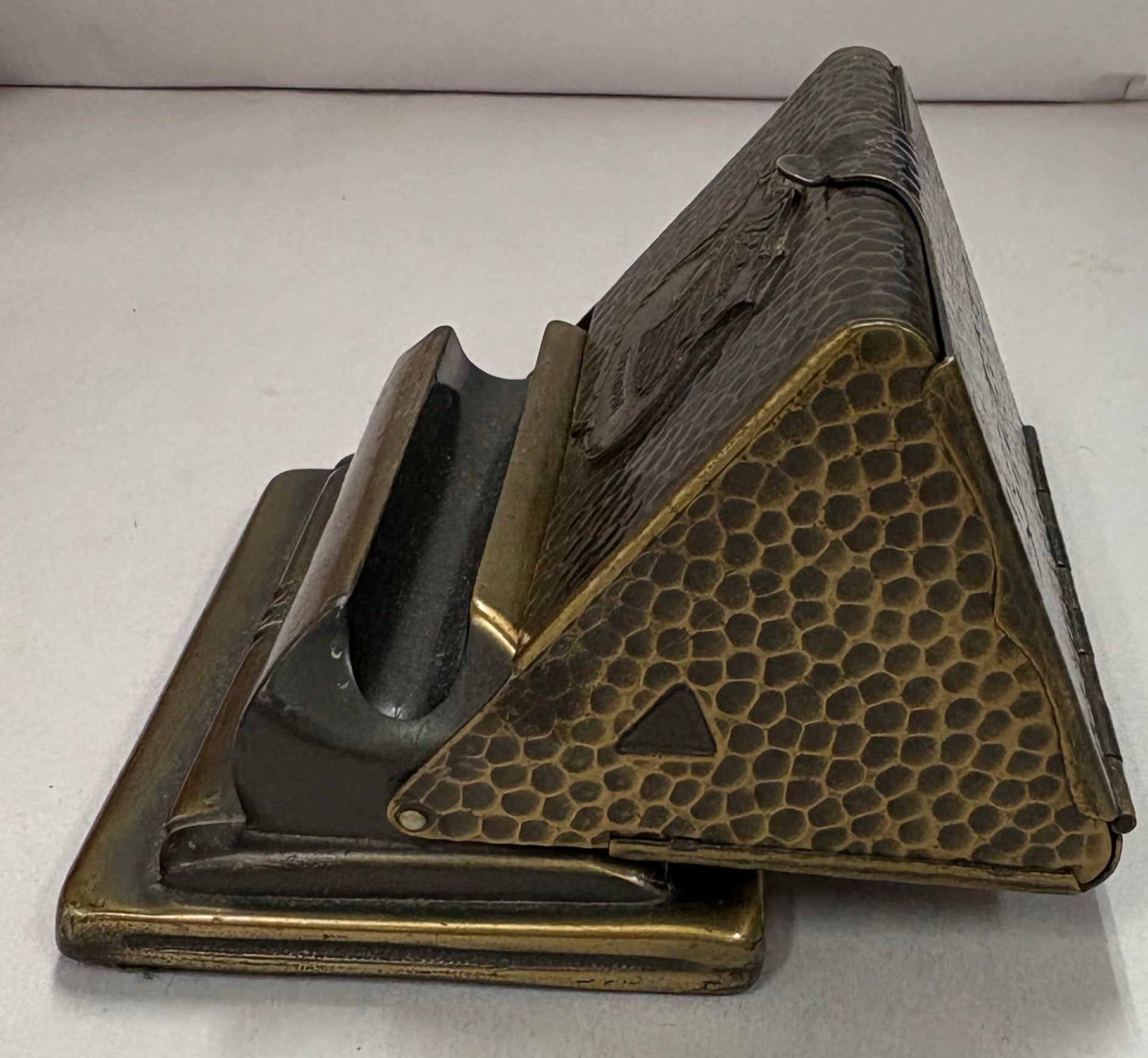 Native American Dartmouth Cigarette dispenser 