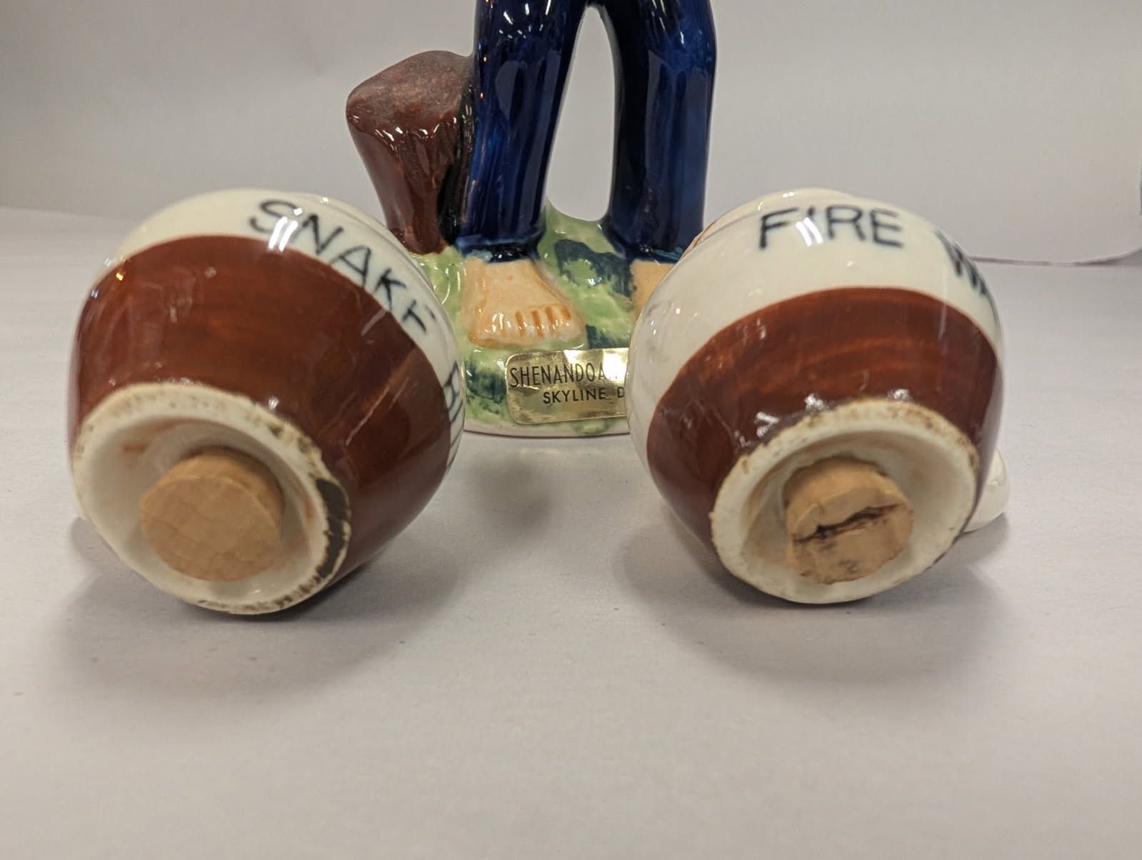 Salt & pepper shaker of an oriental man carrying jugs