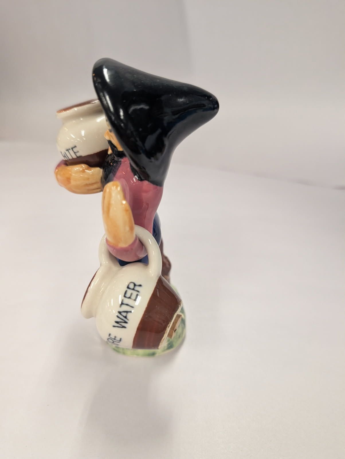 Salt & pepper shaker of an oriental man carrying jugs